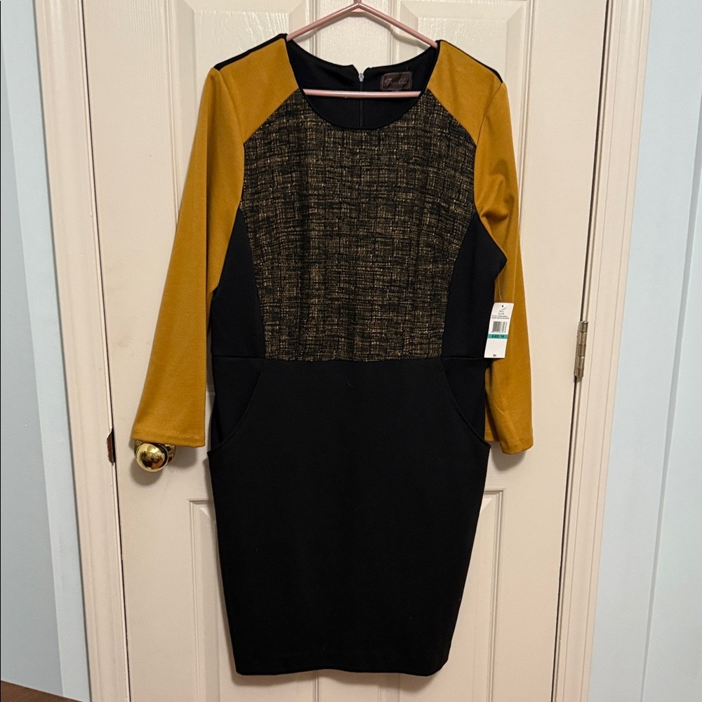Elegant Long Sleeve Dress in Black and Gold